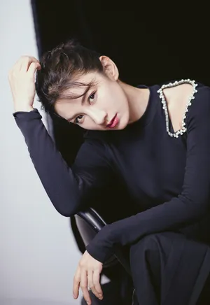 黄奕摩登优雅性感图片写真