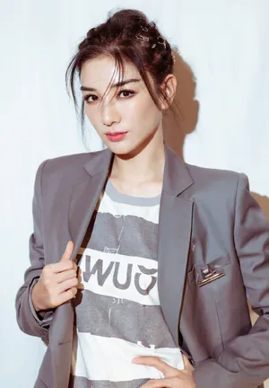 黄奕利落西服性感图片写真_3