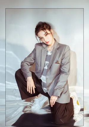 黄奕利落西服性感图片写真_4