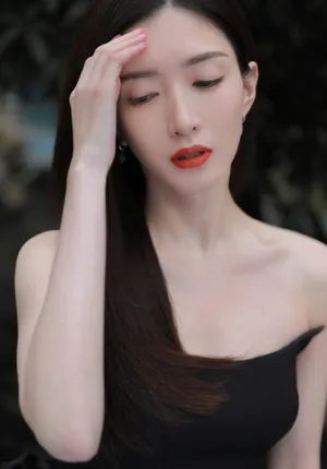 江疏影渐变抹胸裙性感写真图片