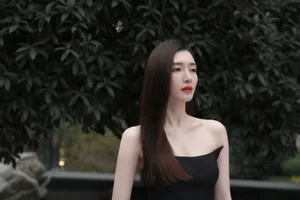 江疏影渐变抹胸裙性感写真图片_1