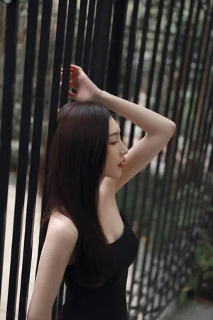 江疏影渐变抹胸裙性感写真图片_4