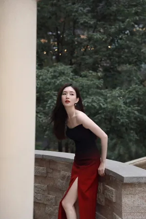 江疏影渐变抹胸裙性感写真图片_6