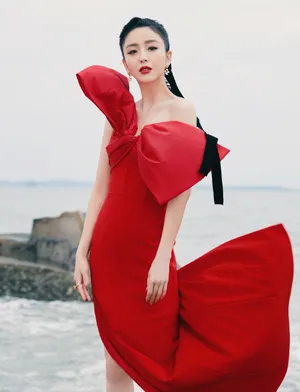 佟丽娅红色礼裙明艳优雅写真图片_2