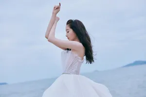 关晓彤珍珠白浪花裙唯美写真图片