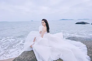关晓彤珍珠白浪花裙唯美写真图片_2