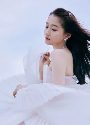 关晓彤珍珠白浪花裙唯美写真图片_3
