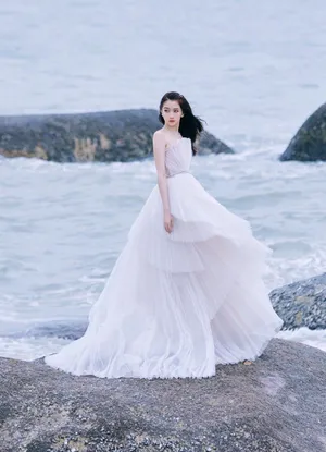 关晓彤珍珠白浪花裙唯美写真图片_6