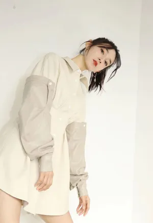 李若宁素雅白裙写真图片