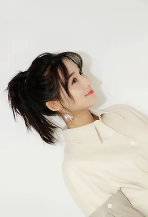 李若宁素雅白裙写真图片_3