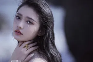 林允藕粉鳞片裙性感海边写真图片_3