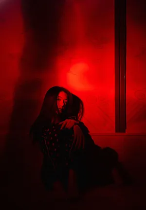 傅菁性感光影睡衣写真大片_6