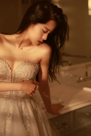 欧阳娜娜抹胸纱裙优雅性感写真图片_8