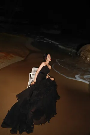 欧阳娜娜海边夜景魅惑写真图片