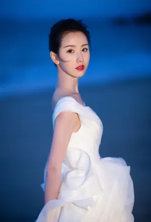 陈都灵贝壳裙仙气优雅写真图片_3