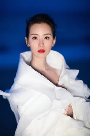 陈都灵贝壳裙仙气优雅写真图片_5