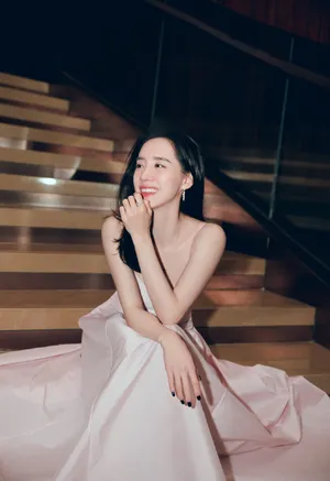 王智性感吊带粉裙写真图片_1