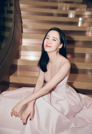 王智性感吊带粉裙写真图片_3