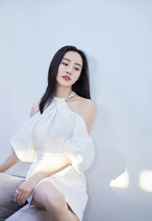 王智性感美艳白裙写真图片_4