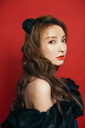 吴昕星星眼妆甜酷少女写真图片_4