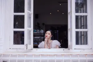 阚清子深V纱裙时尚优雅写真图片_2
