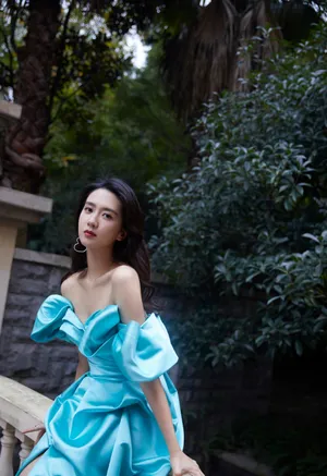 许龄月水蓝色抹胸裙写真图片_4