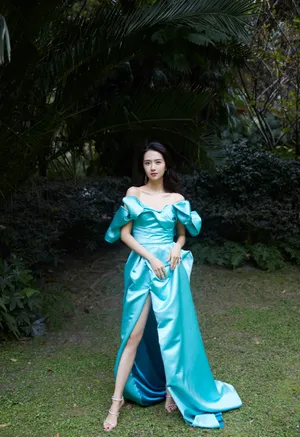 许龄月水蓝色抹胸裙写真图片_5