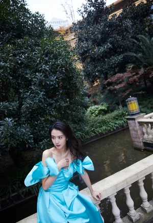 许龄月水蓝色抹胸裙写真图片_8
