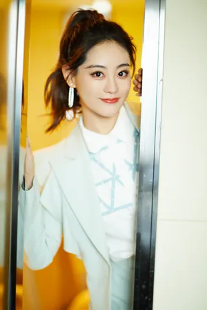 祝绪丹豆绿色套装甜美写真_7