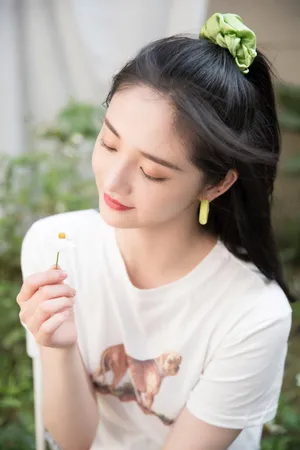 周洁琼白裙简约小清新写真图片_1