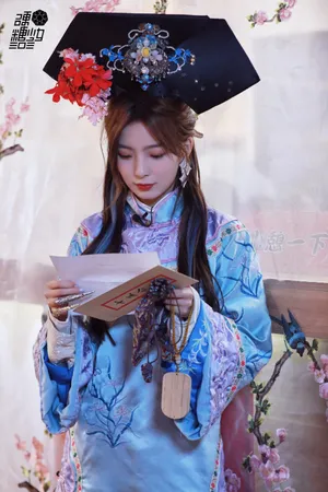 硬糖少女团综清宫造型图片_3