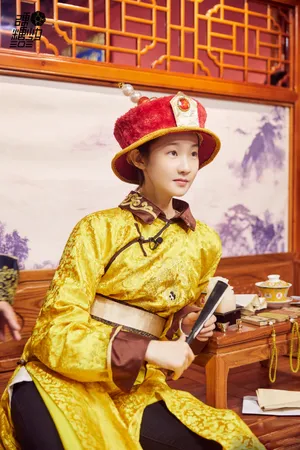 硬糖少女团综清宫造型图片_6