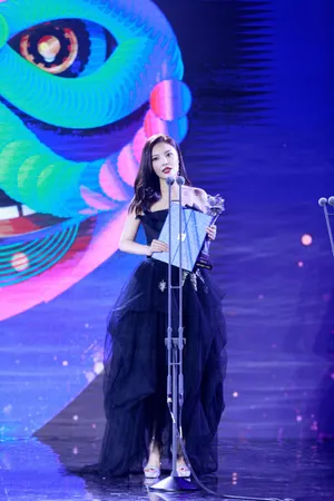 徐冬冬美艳黑裙性感写真图片_3