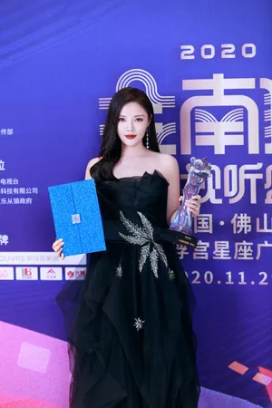 徐冬冬美艳黑裙性感写真图片_5
