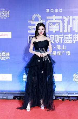 徐冬冬美艳黑裙性感写真图片_8