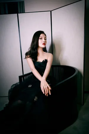 徐冬冬美艳黑裙性感写真图片_9