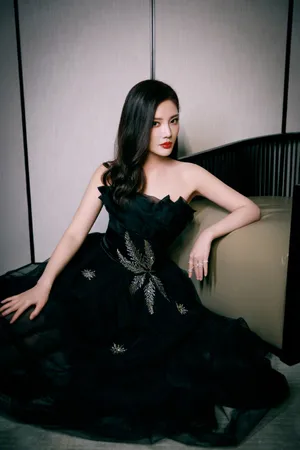 徐冬冬美艳黑裙性感写真图片_10