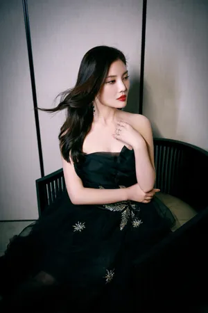徐冬冬美艳黑裙性感写真图片_11
