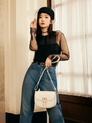 孟美岐黑纱上衣简约酷美写真图片