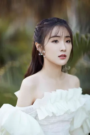 张可盈花瓣长裙仙气写真图片_6