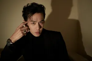 张若昀黑色西装魅力写真图片_2