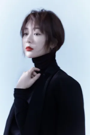 杨紫黑色高领毛衣写真图片
