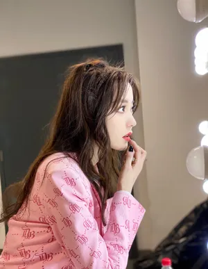硬糖少女王艺瑾黑纱性感自拍照图片_2
