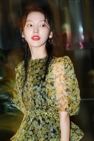 章若楠蛋糕裙甜美写真图片_1