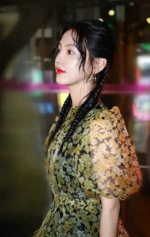 章若楠蛋糕裙甜美写真图片_3