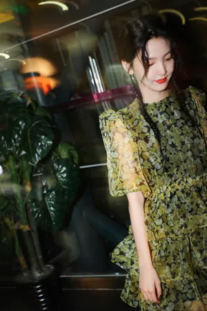 章若楠蛋糕裙甜美写真图片_6