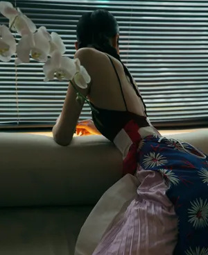 刘雯苗族小辫个性时尚写真图片_4