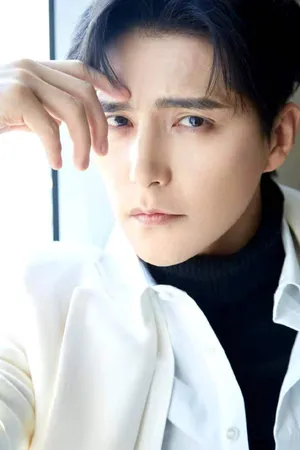 阿云嘎白色西服成熟魅力写真图片第1张