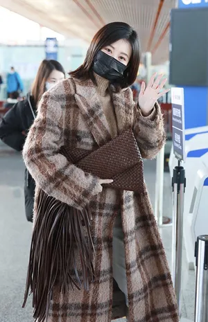 乔欣格纹大衣休闲时髦机场照图片