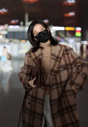 乔欣格纹大衣休闲时髦机场照图片_2